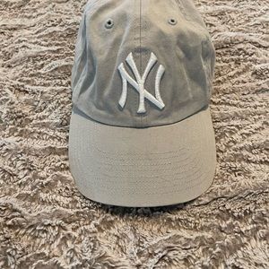 47 ‘ New York Yankees hat gray